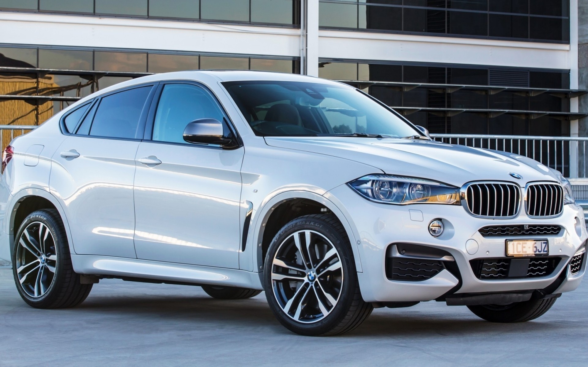 bmw coche coche ruedas automóvil sistema de transporte unidad rápido coupe sedán exposición