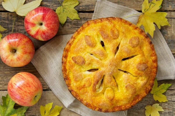 Herbst-Stillleben mit Kuchen und Äpfeln