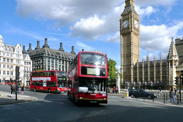 Viajar por una hermosa ciudad antigua