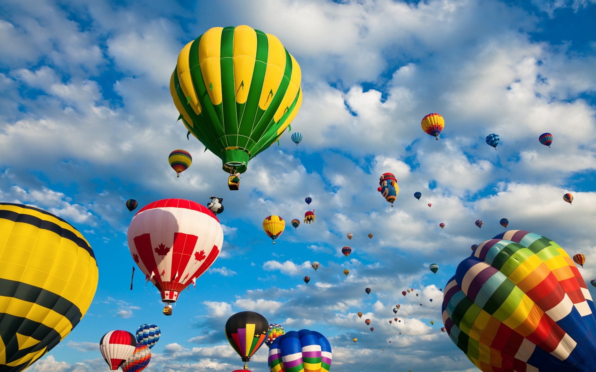 abstração balão balão quente dirigível hélio ar pára-quedas voar céu voar aventura voo natação liberdade prazer viajar sistema de transporte alta lazer avião para cima cores terra