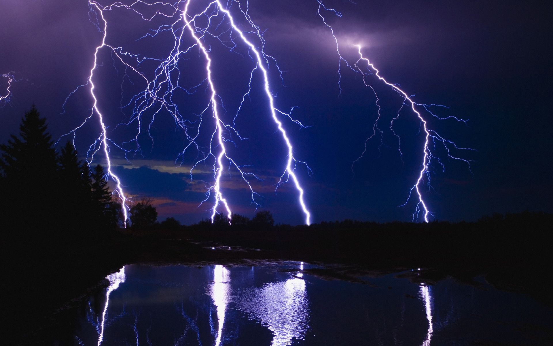 noc wieczór zmierzch wieczór zmierzch błyskawica grzmot thunderbolt burza z piorunami burza katastrofa energia błysk uderzenie deszcz intensywność niebezpieczeństwo rozładowanie ciemny huragan oślepianie haj elektryczność