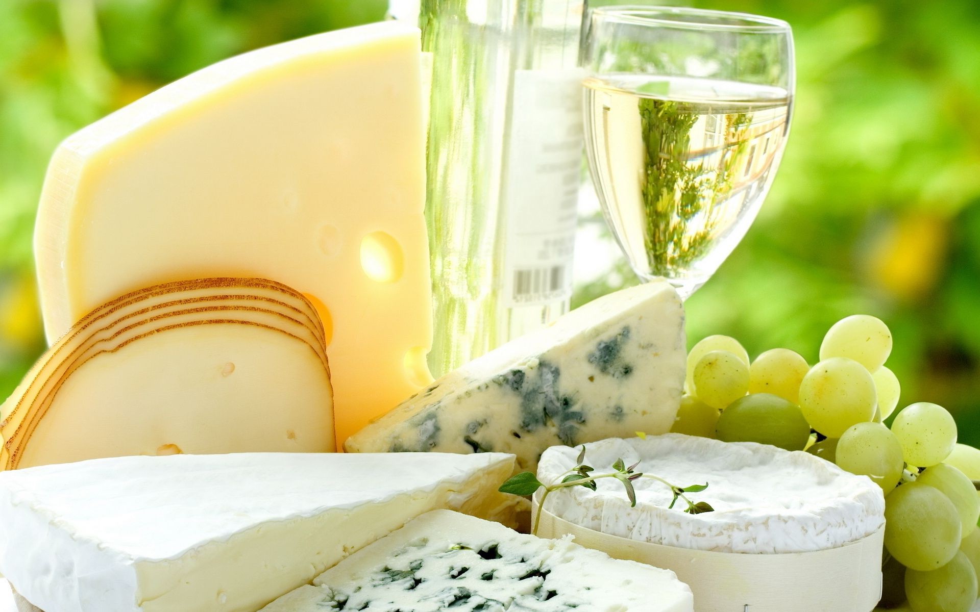 alimentos e bebidas laticínios queijo camembert brie leite roquefort mofo vinhos uvas iguarias fatia comida vidro café da manhã gouda buraco lanche mercadoria placa