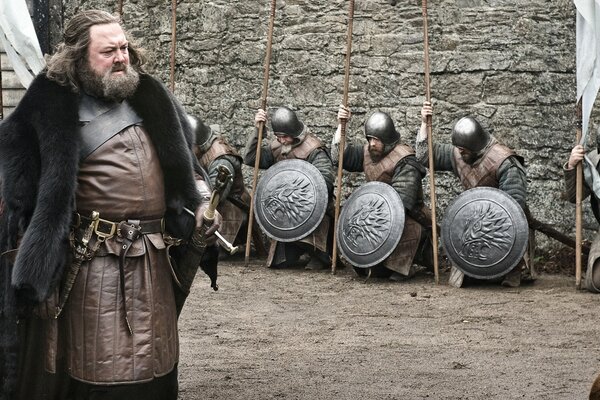 Robert Baratheon kommt in den Norden an Starks Soldaten begrüßen ihn