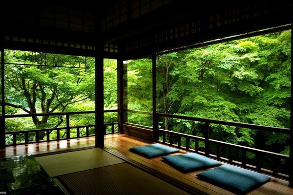 Terrasse im japanischen Stil in der Natur