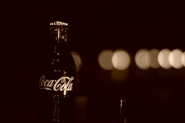 कोका कोला पीने अंधेरे छवि लोगो