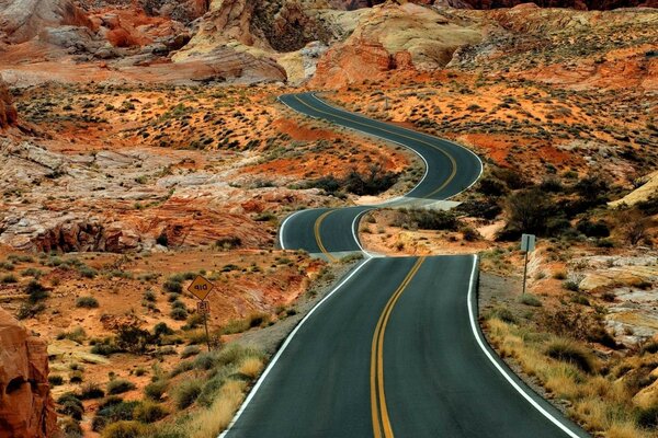 Autobahn im Herbst Natur Hintergrund