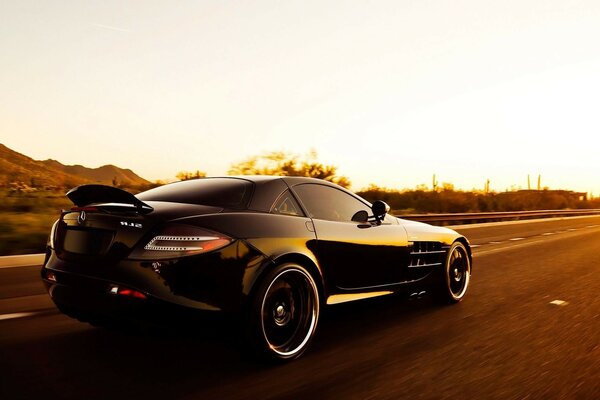 Voiture de sport noire