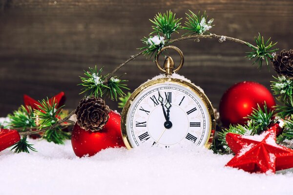 Fonds d écran du nouvel an pour 2016. Branche d épinette, horloge, jouets de Noël