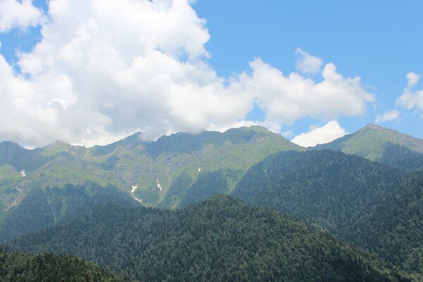 Berge und Himmel in einem Bild