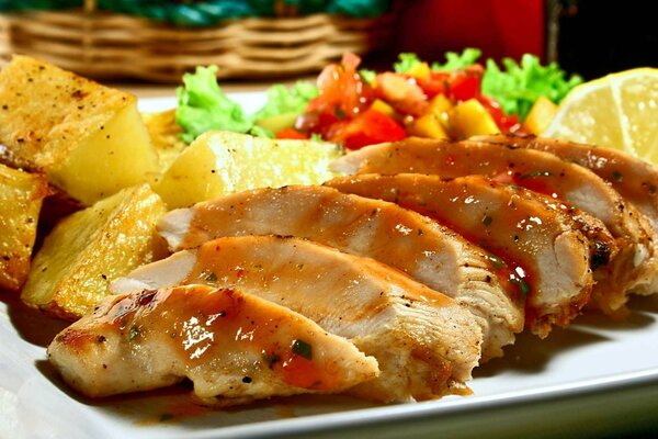 Жаркое из мяса с овощами, под соусом