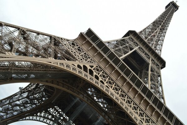 París y la torre Eiffel son el sueño de muchos viajeros