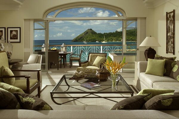 Photos of a beautiful interior with a sea view