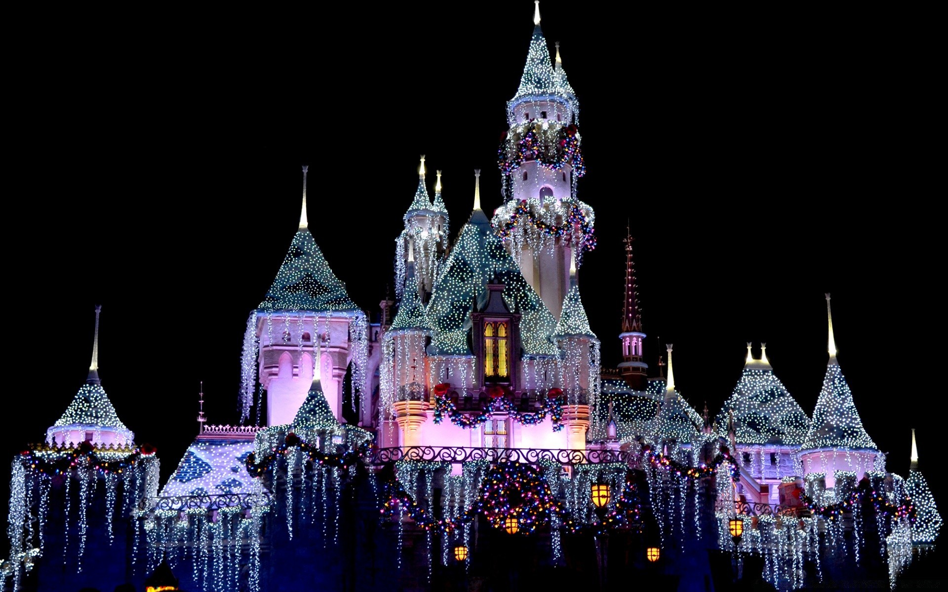 casa e interior férias iluminação viajar à noite festa natal religião arquitetura igreja crepúsculo torre cidade ao ar livre casa