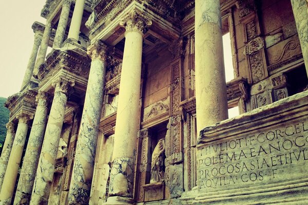 Viaje a una ciudad con arquitectura antigua