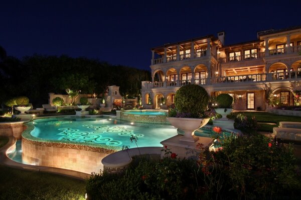 Fabulosamente hermosa arquitectura. Casa y piscina