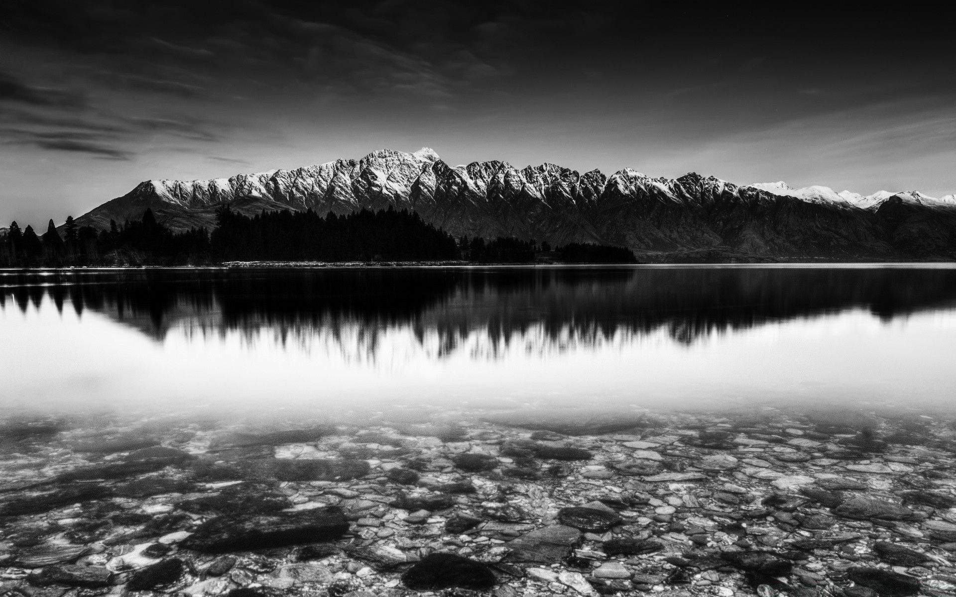 preto e branco lago água reflexão neve paisagem amanhecer rio monocromático pôr do sol inverno natureza névoa céu névoa montanhas mono