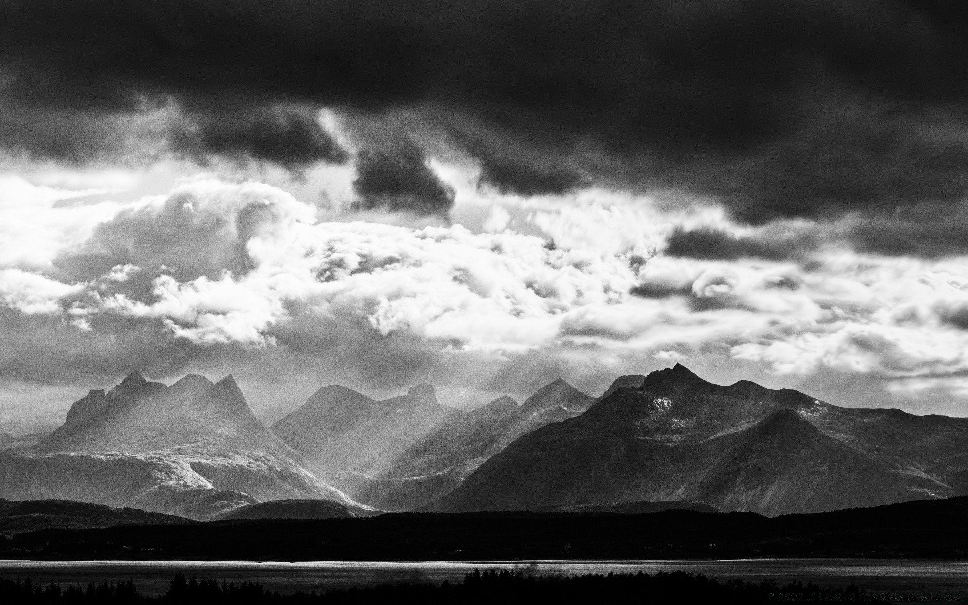 czarno-biały krajobraz góry burza niebo śnieg zachód słońca natura monochromatyczny chmura podróż świt dramatyczne światło zima piękne słońce wieczorem