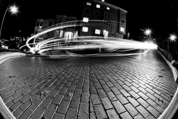 Paysage urbain de nuit dans des tons gris