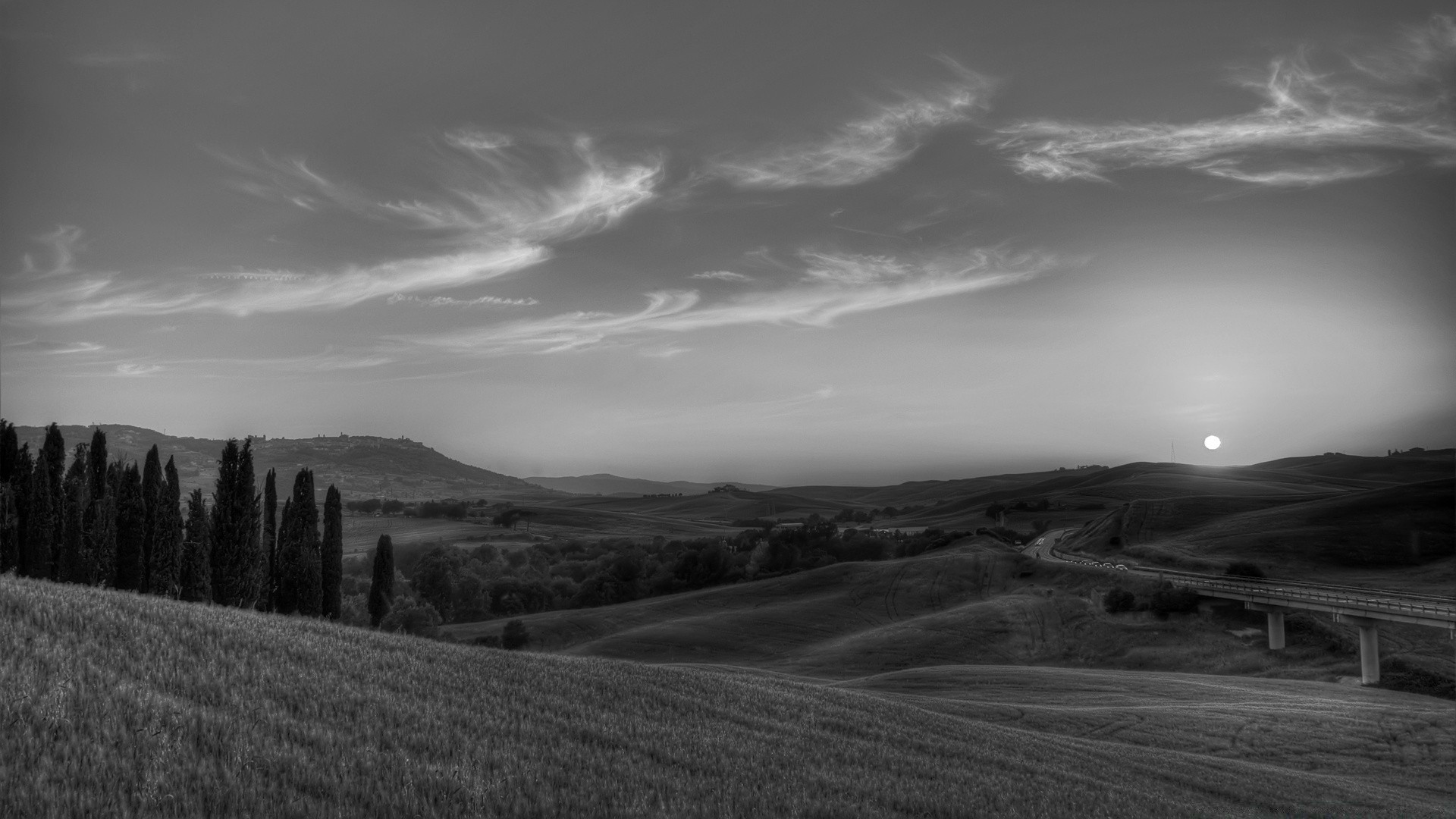 schwarz und weiß landschaft sonnenuntergang dämmerung monochrom himmel berge reisen natur sturm nebel straße im freien abend hügel bebautes land licht baum