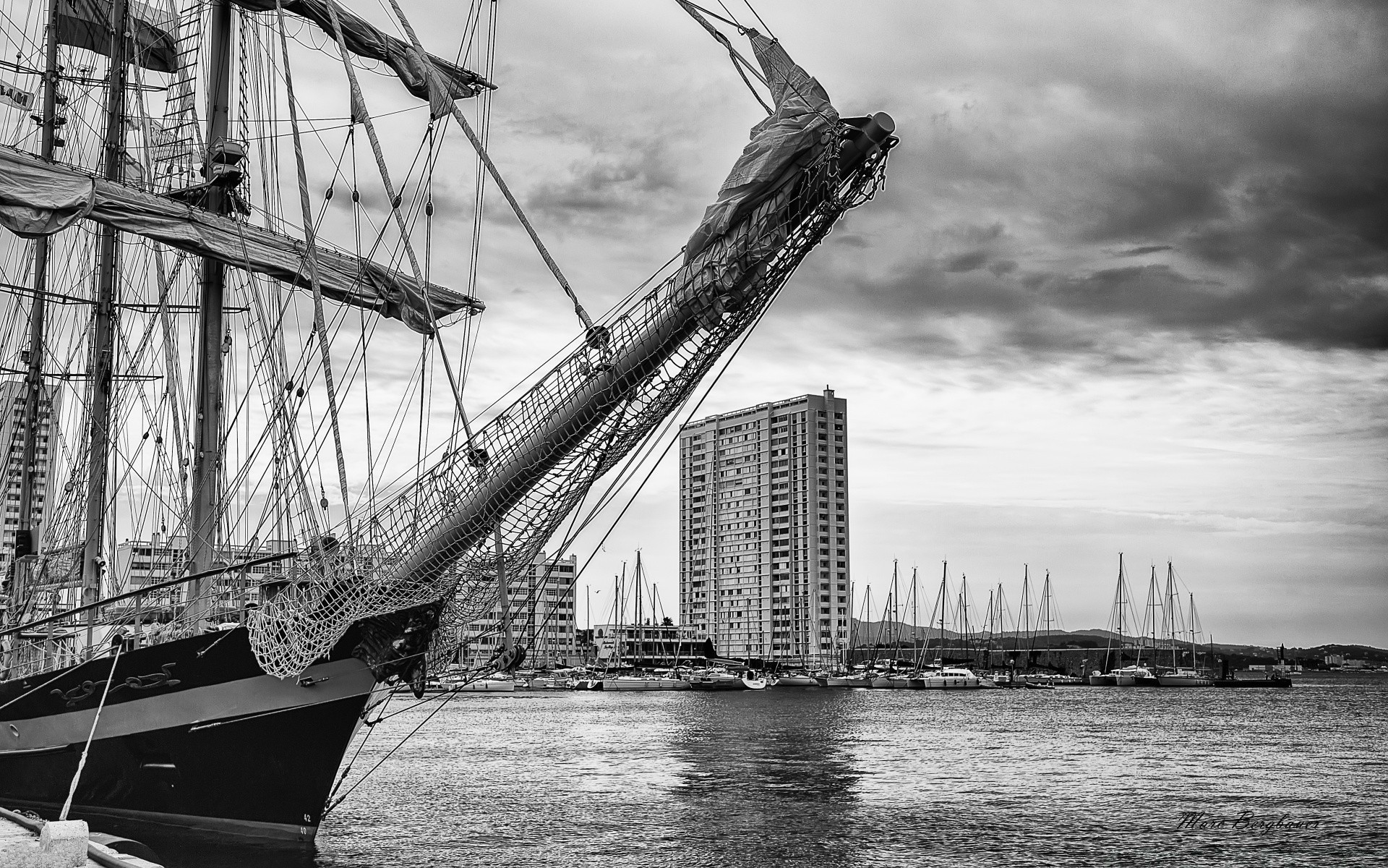 blanco y negro agua barco sistema de transporte barco coche puerto puente barco muelle cielo viajes mar río marina puerto ciudad