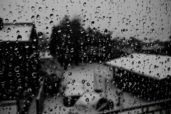 Ventanas del coche después de la lluvia