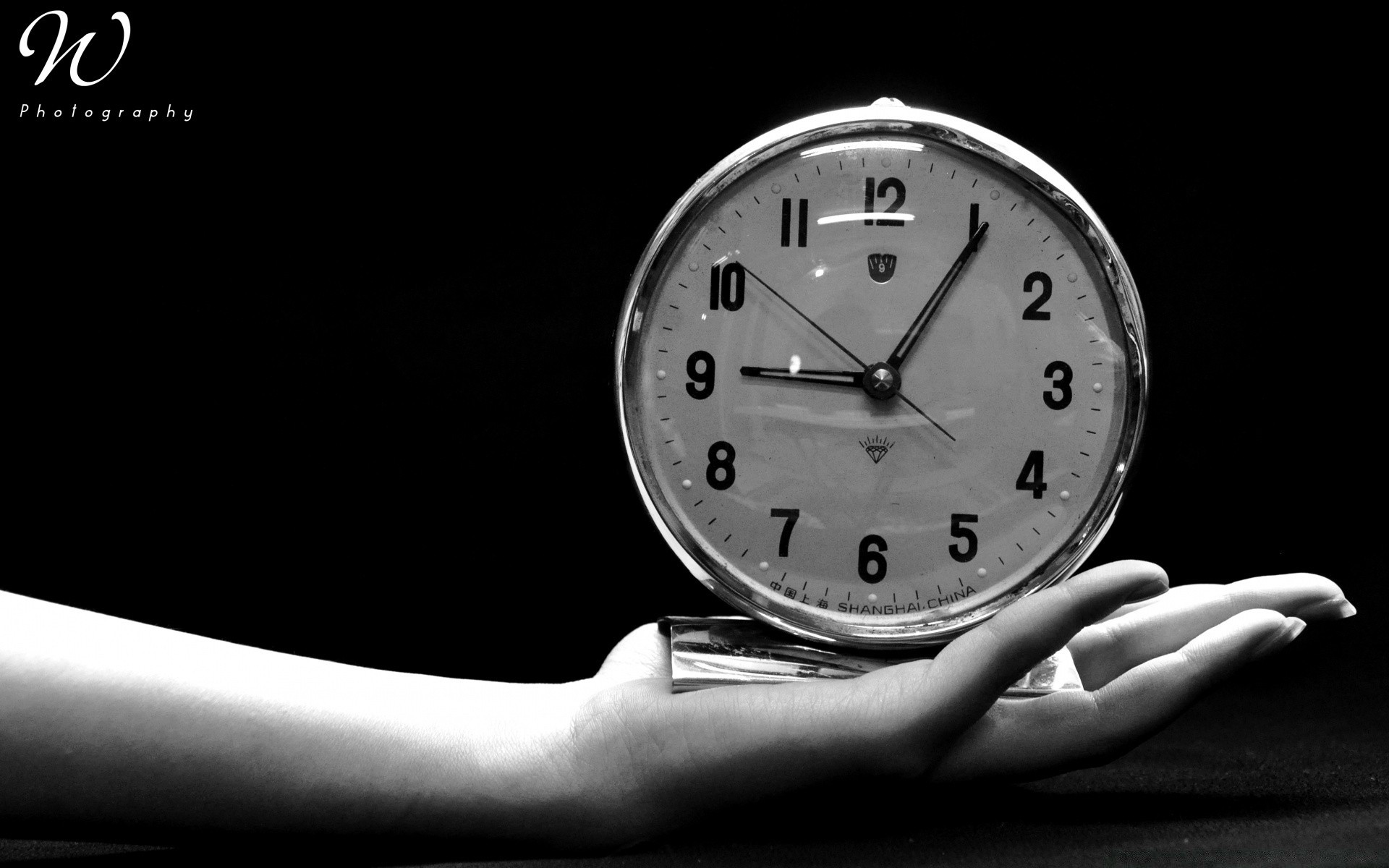 noir et blanc temps horloge date limite regarder alarme minute fin précision minuterie compte à rebours pression pertinence classique