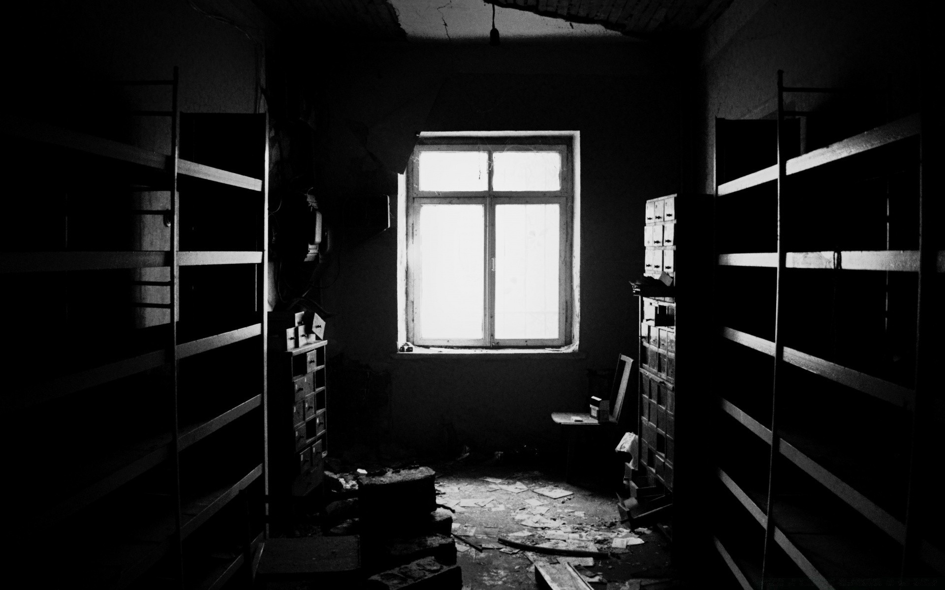 noir et blanc monochrome fenêtre chambre à l intérieur lumière abandonné ombre analogique architecture