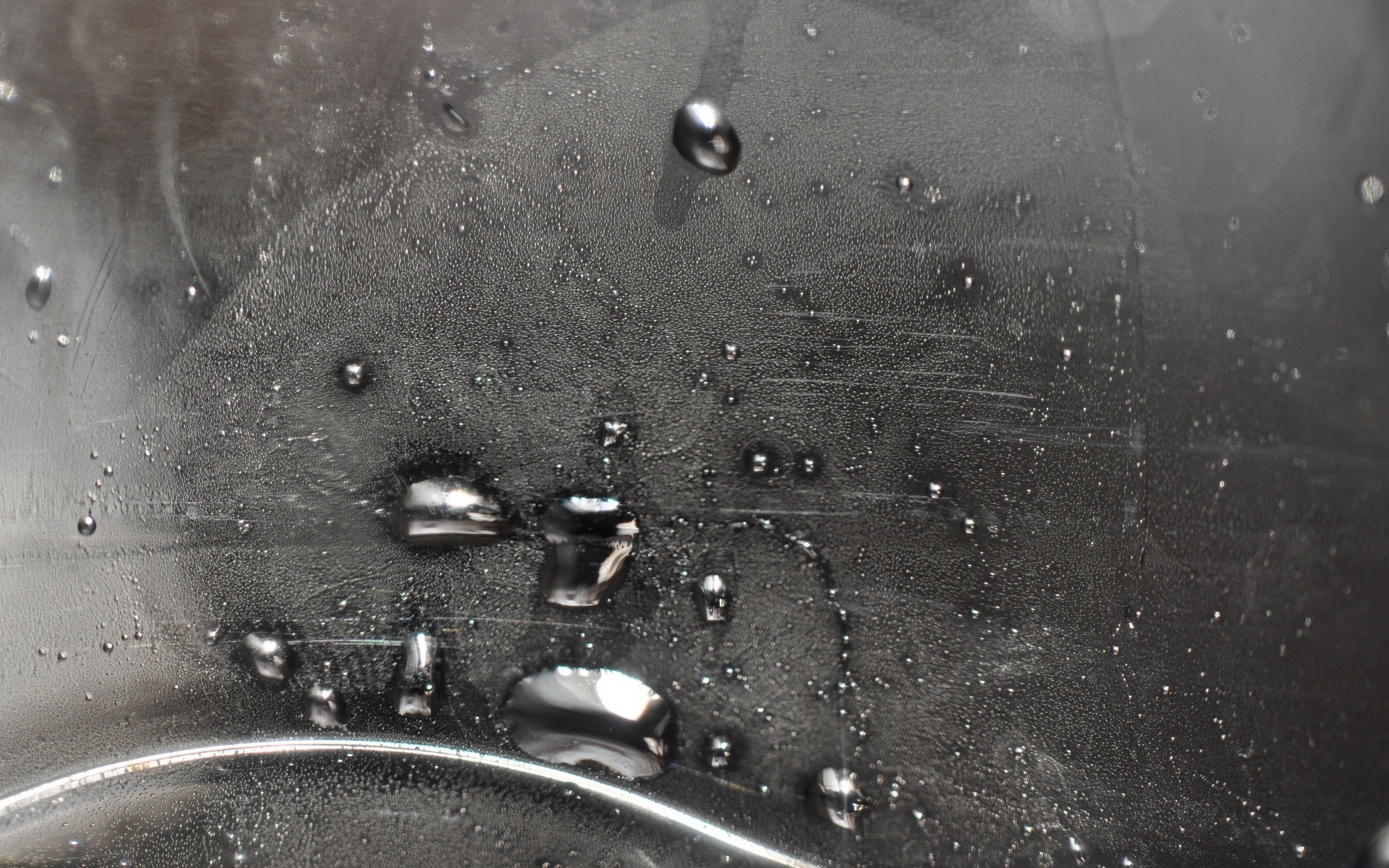 preto e branco chuva gota molhado água gotas bolha respingo orvalho vertedouro lavar gotas reflexão limpar chuva líquido limpeza superfície chuveiro claro