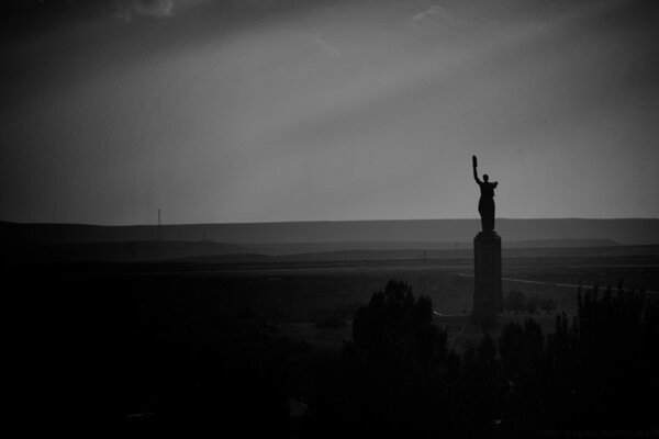 Sagoma della statua di notte