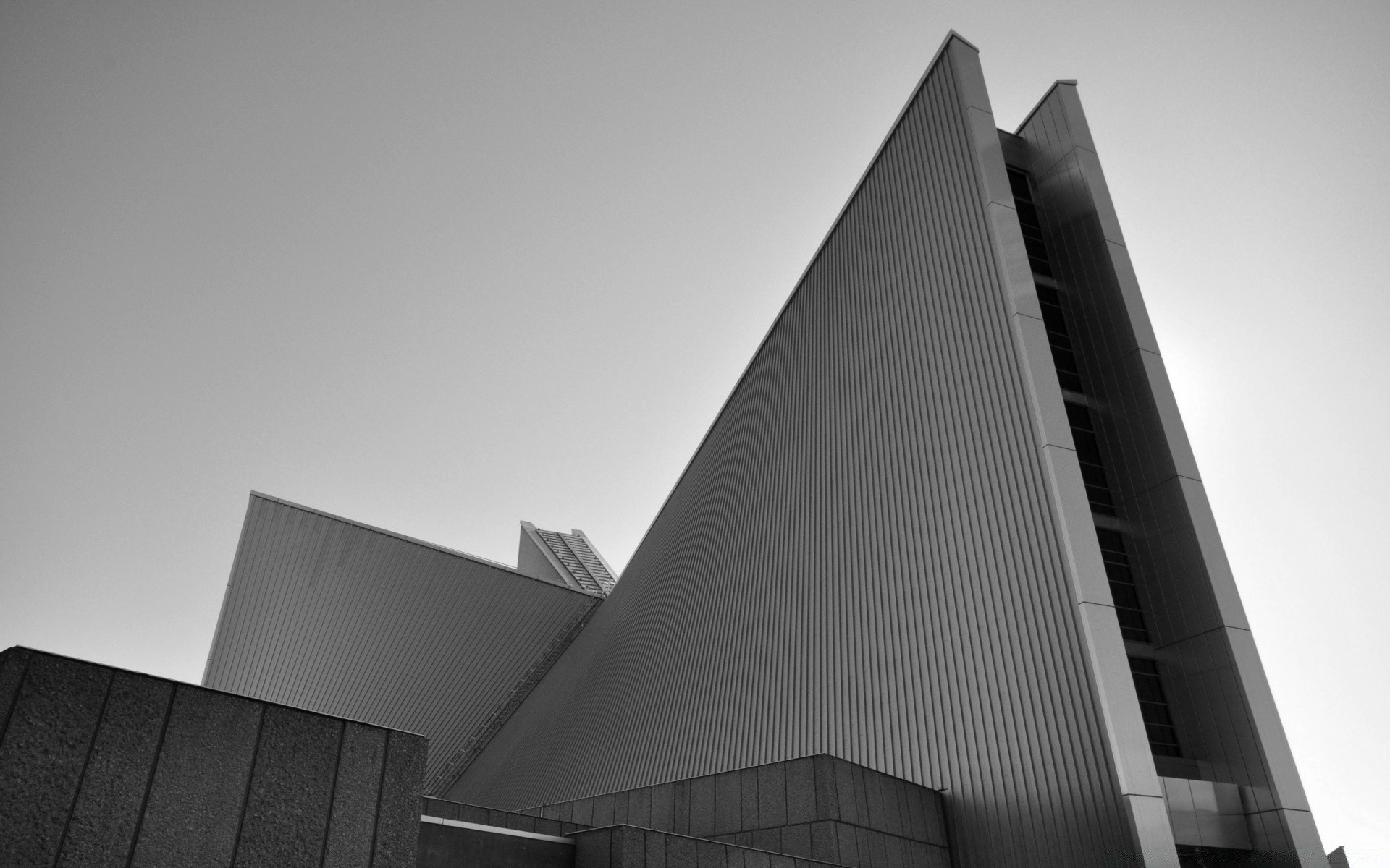 preto e branco arquitetura monocromático cidade arranha-céu escritório o negó cio moderno casa futurista céu centro da cidade vidro janelas skyline urbano cidade moderno reflexão perspectiva