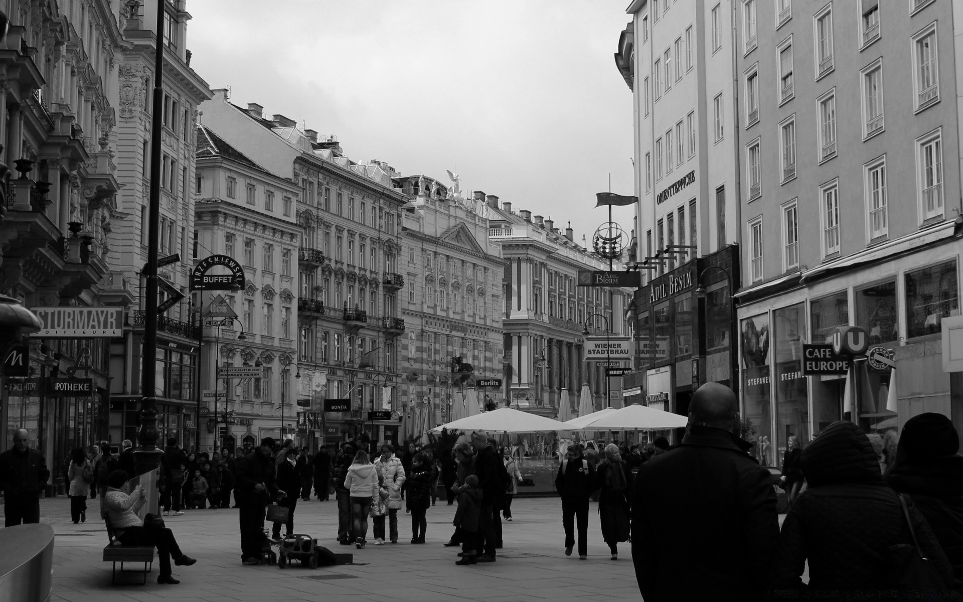 bianco e nero strada molti gruppo monocromatico città folla