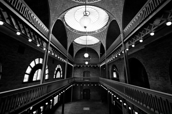 Foto en blanco y negro de la arquitectura en el edificio Nutri