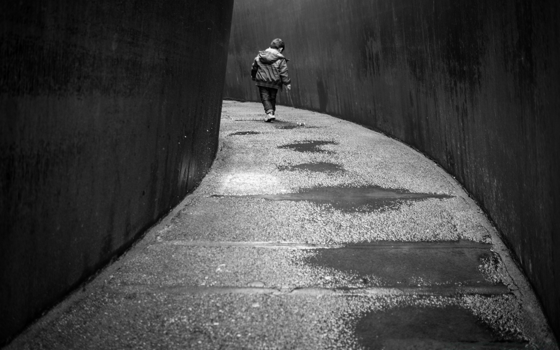 noir et blanc adulte un rue étape monochrome homme ombre