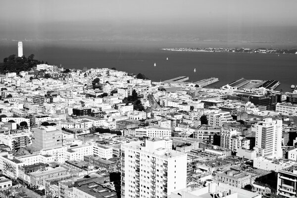 Paisaje urbano en blanco y negro