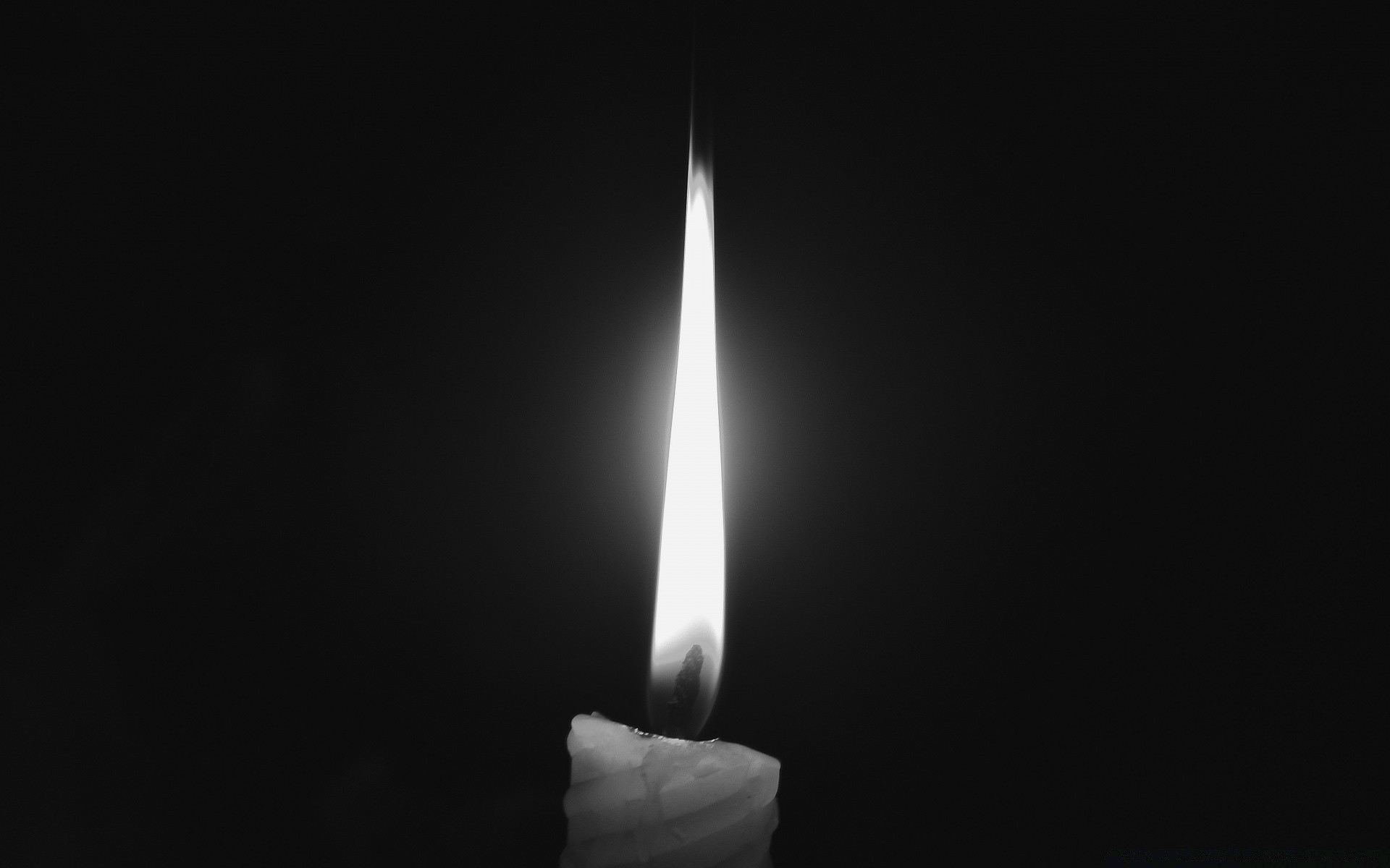 noir et blanc flamme sombre fumée lumière brûlé art un noël lumineux