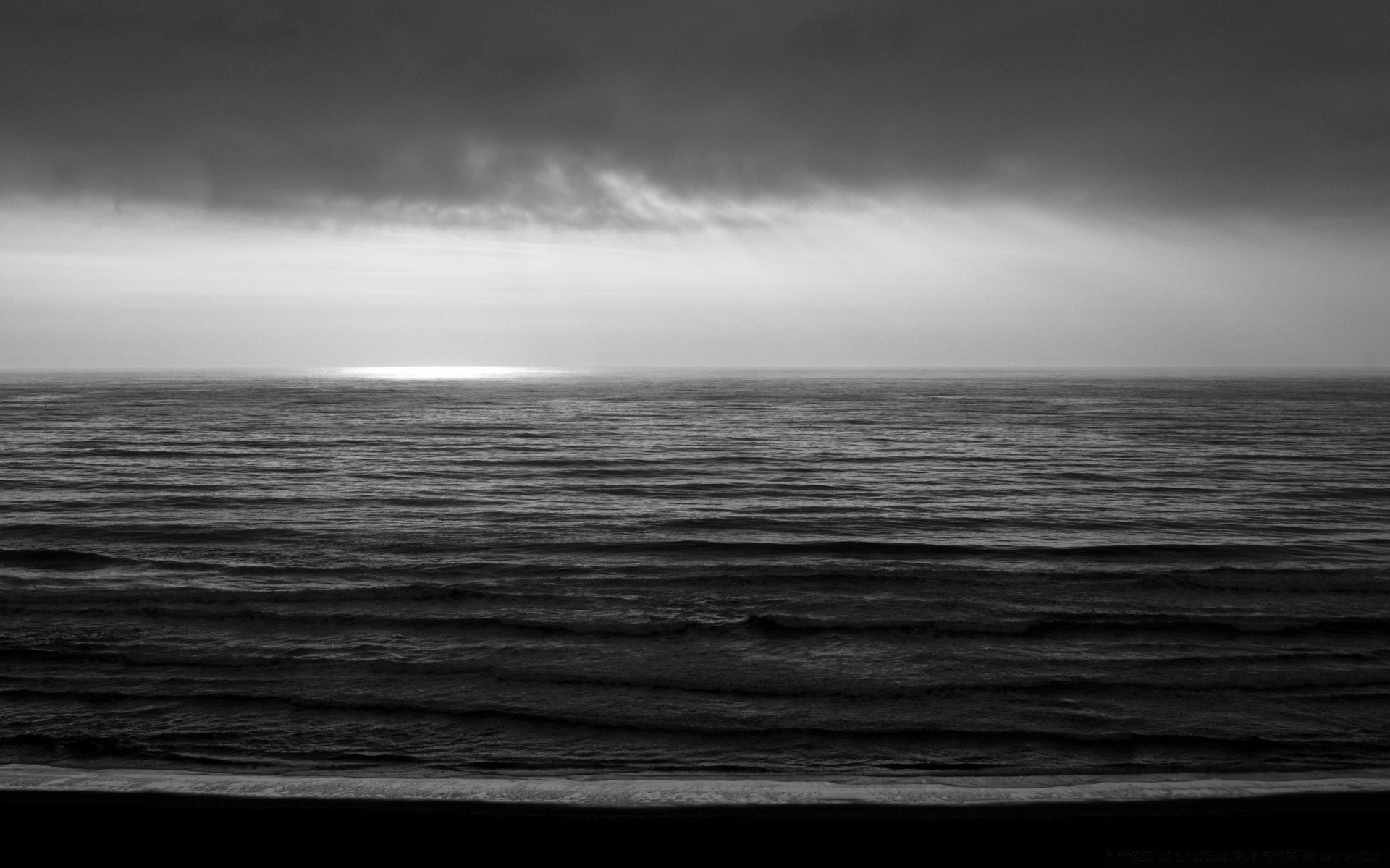 Black and white sea sunset wallpaper.