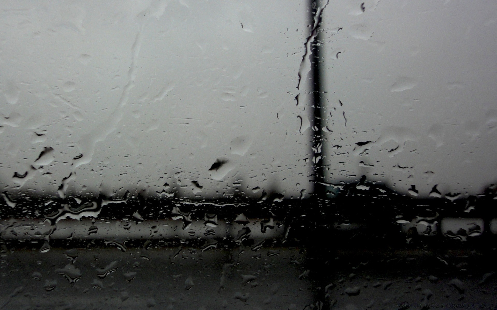 blanco y negro lluvia mojado gota agua ondulación salpicaduras gotas reflexión frío líquido limpio movimiento gotas flujo limpio burbuja congelado onda claro