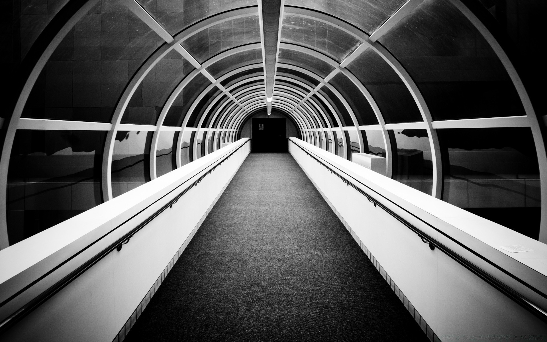 preto e branco cortiça monocromático túnel aeroporto passo sistema de transporte rua perspectiva escada rolante luz guia reflexão moderno trem cidade carro rápido urbano