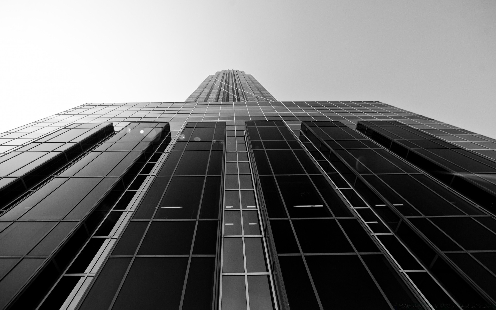 preto e branco cidade arquitetura moderno monocromático reflexão vidro janelas perspectiva tecnologia céu futurista