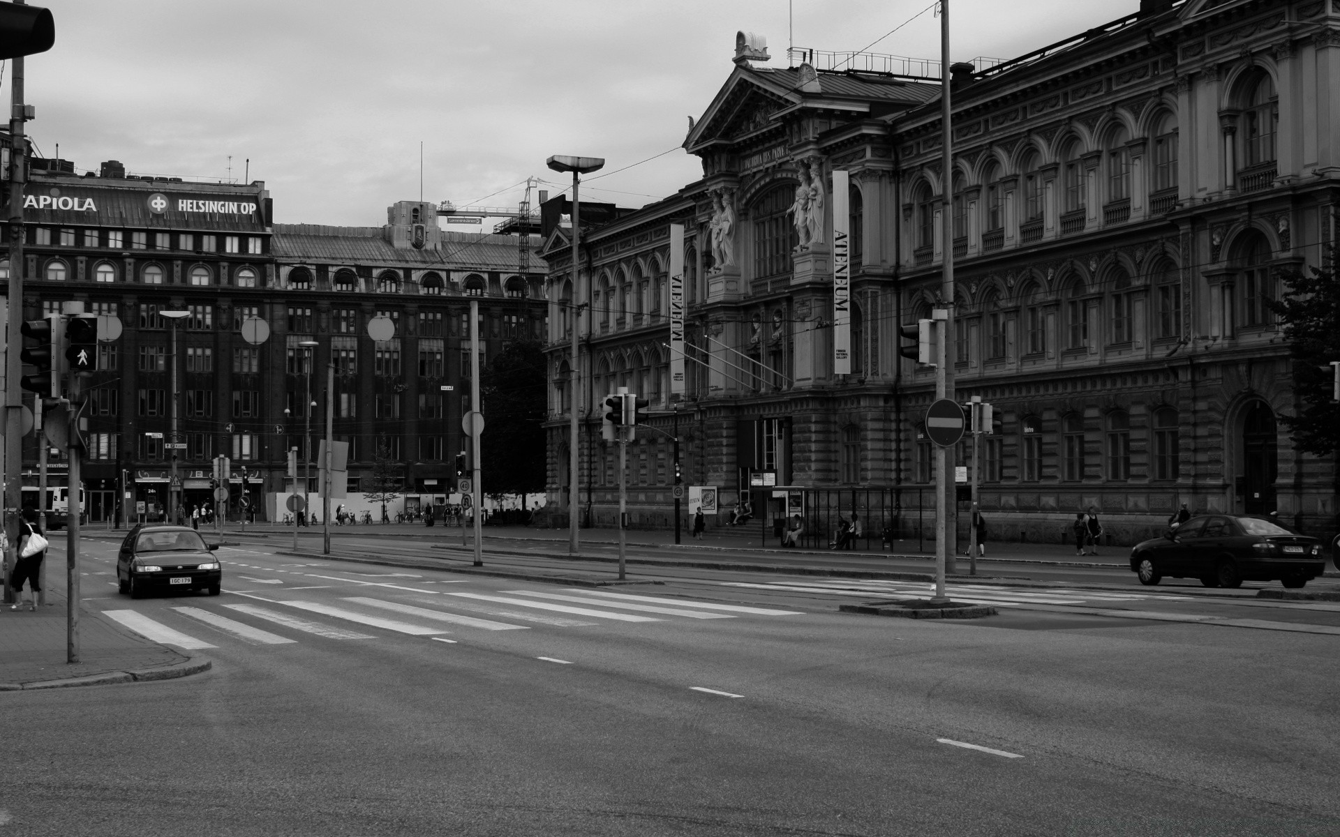 bianco e nero strada sistema di trasporto città strada auto architettura auto casa all aperto amministrazione viaggi vecchio monocromatico tram urbano città