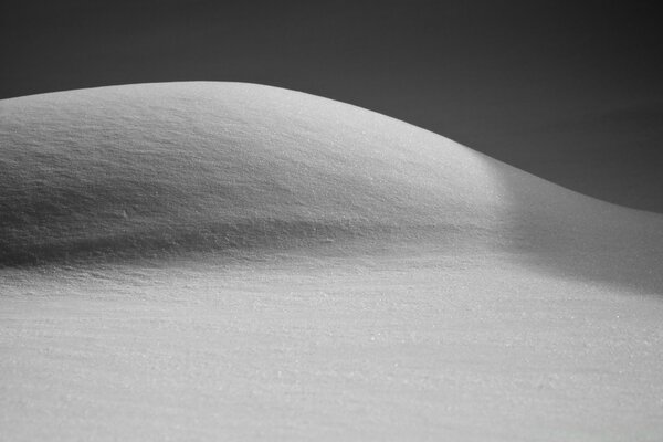 Plage de sable noir et blanc