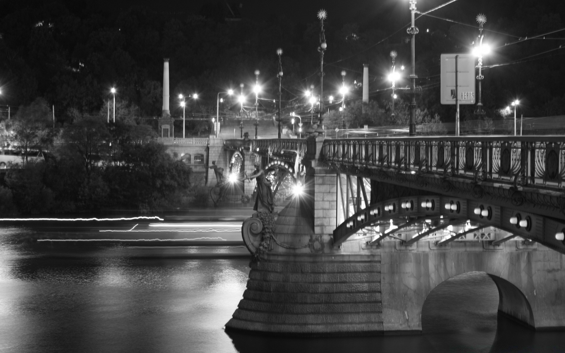 noir et blanc rue système de transport pont ville voyage lumière route réflexion monochrome urbain eau rivière voiture architecture maison flou pluie