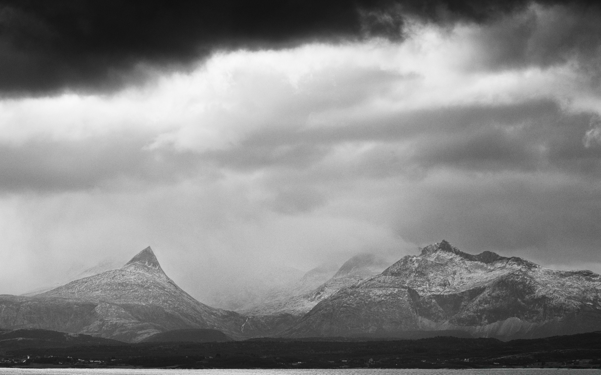 blanco y negro nieve montañas tormenta paisaje agua hielo invierno viajes naturaleza cielo lluvia al aire libre monocromo niebla lago glaciar volcán mar puesta de sol