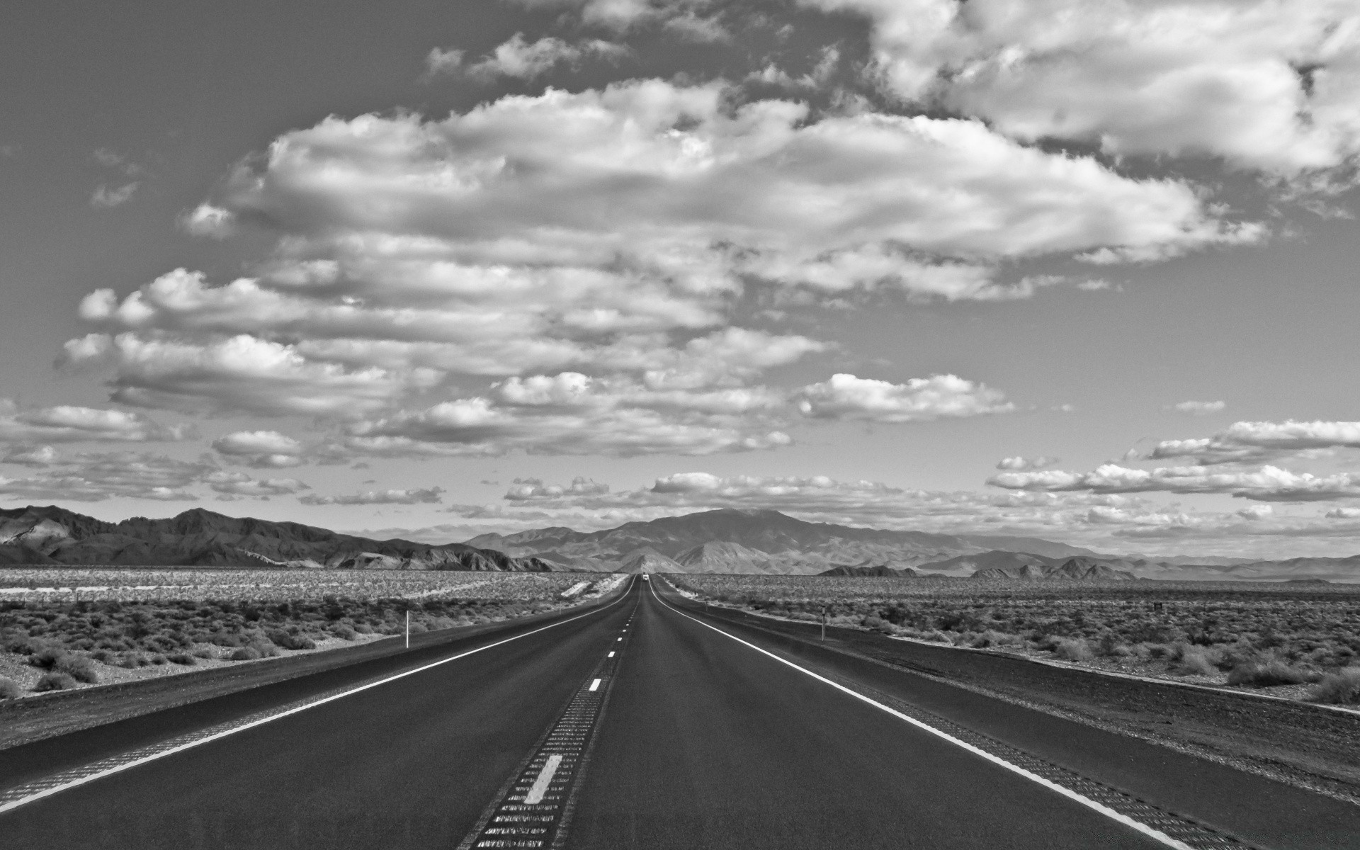 noir et blanc route voyage autoroute asphalte ciel rue système de transport paysage long nature à l extérieur perspective vide