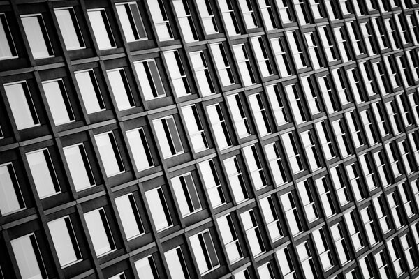 Pequeñas ventanas en blanco y negro