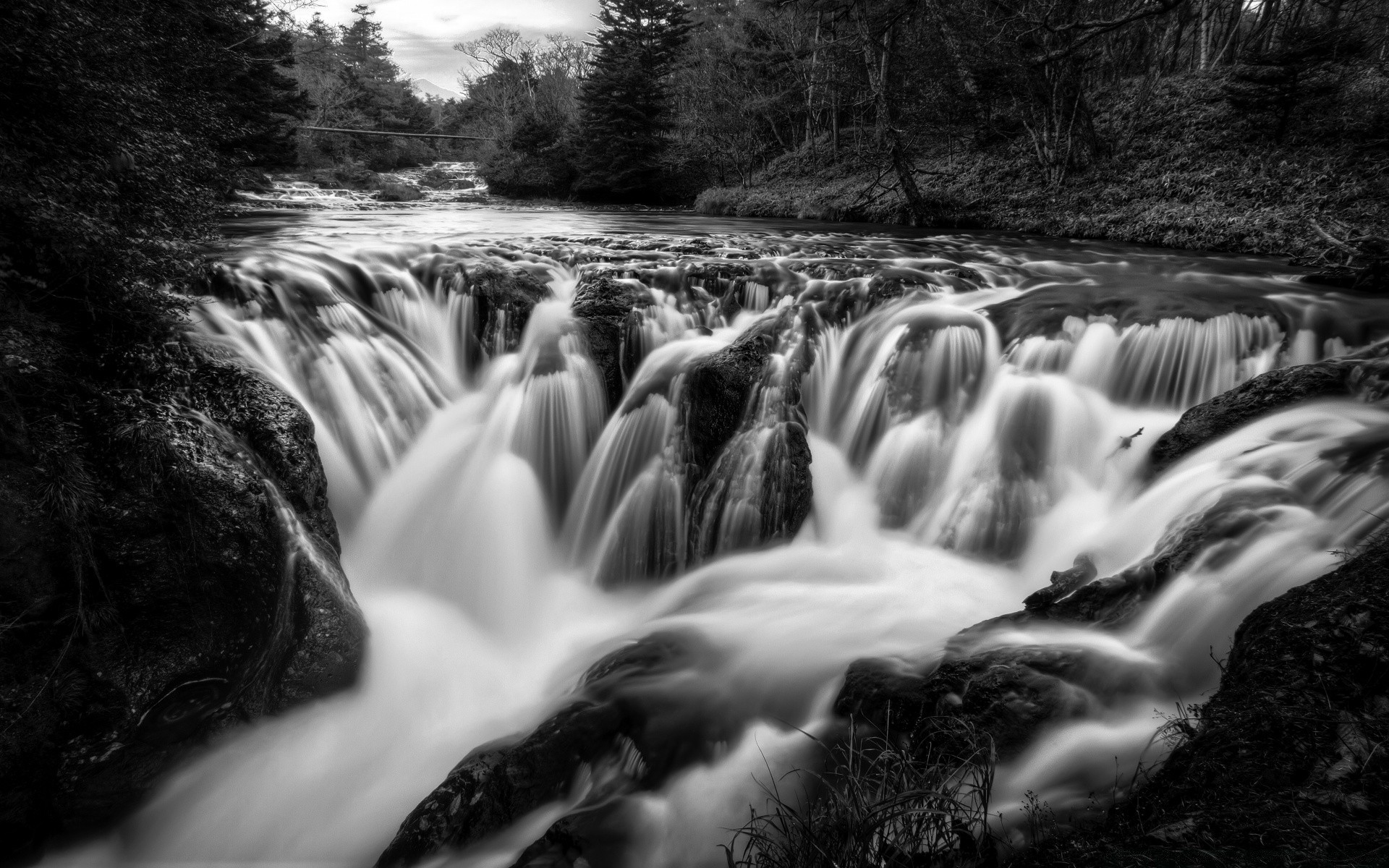 in bianco e nero acqua fiume cascata in bianco e nero natura flusso fotografia neve inverno autunno paesaggio all aperto albero creek lago roccia di legno