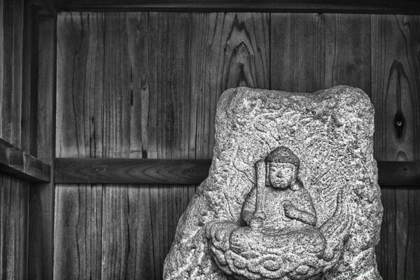 Photo en noir et blanc et représentant des meubles en bois Vintage