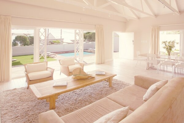 Interior con muebles de diseño