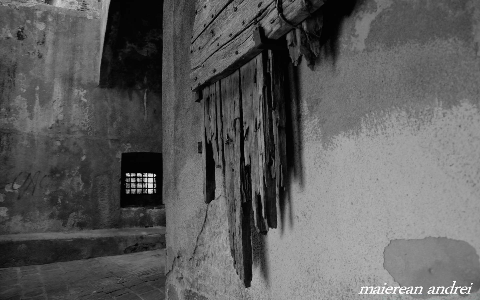 blanco y negro abandonado monocromo espeluznante al aire libre interior arquitectura sucio ventanas horror adulto inquieto