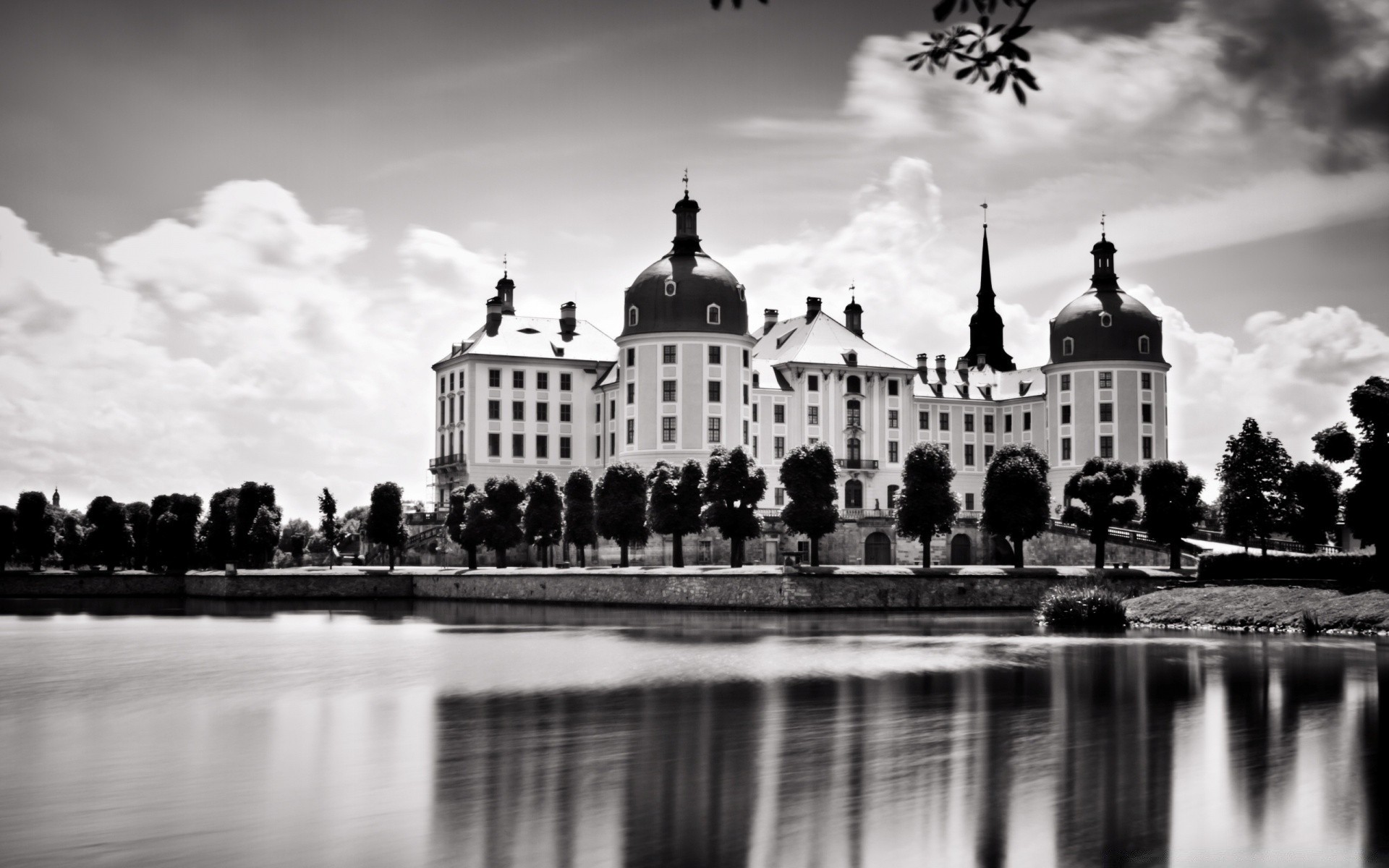 czarno-biały architektura dom podróże odbicie miasto rzeka zamek woda niebo na zewnątrz jezioro